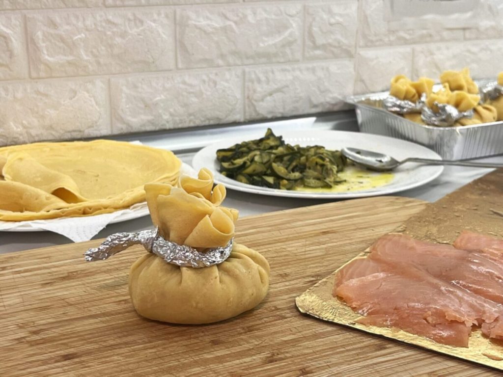 trouxinhas de crepes salmão abobrinha