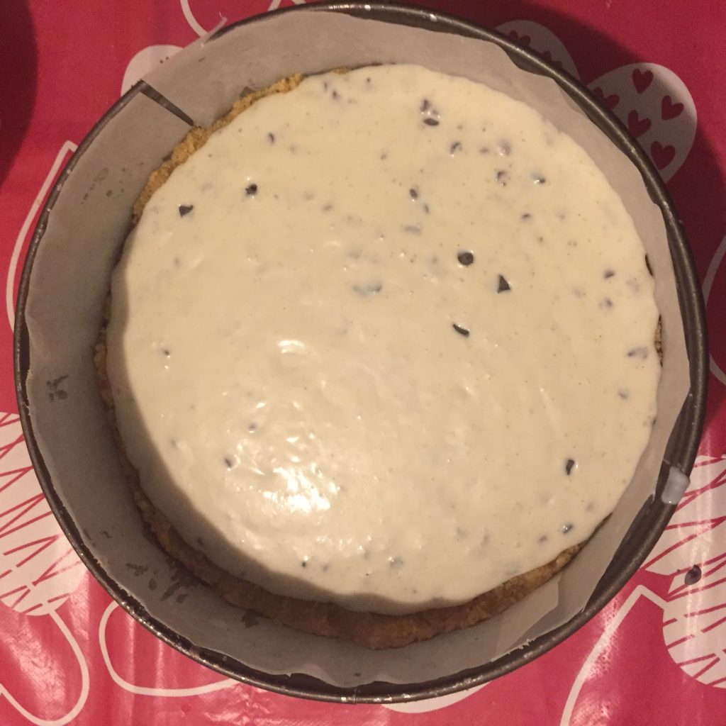 sbriciolona com creme de banana e gotas de chocolate