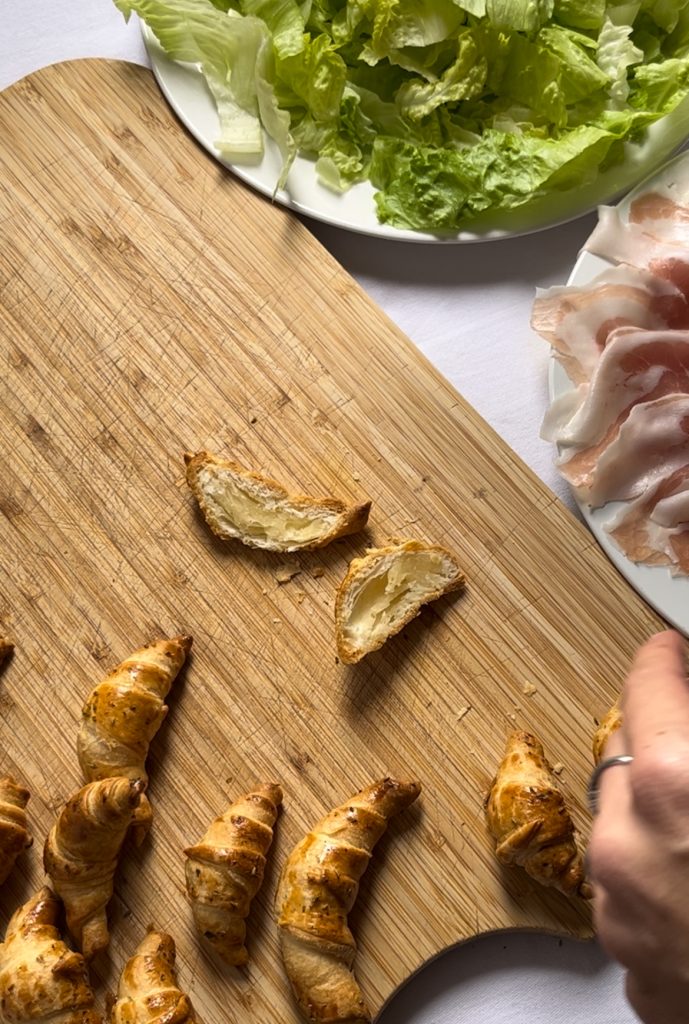 mini croissants de massa folhada recheados