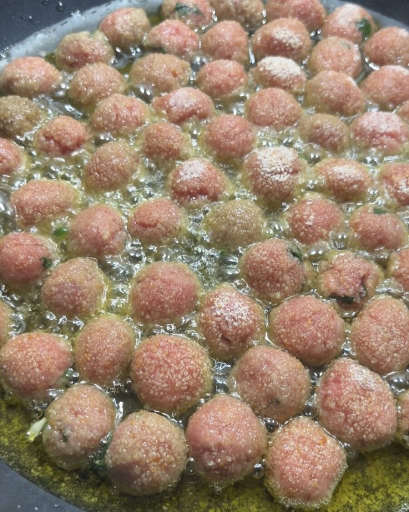 orecchiette almôndegas terracotta