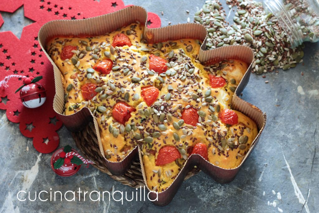 Árvore de Natal salgada com açafrão, azeitonas e tomatinhos