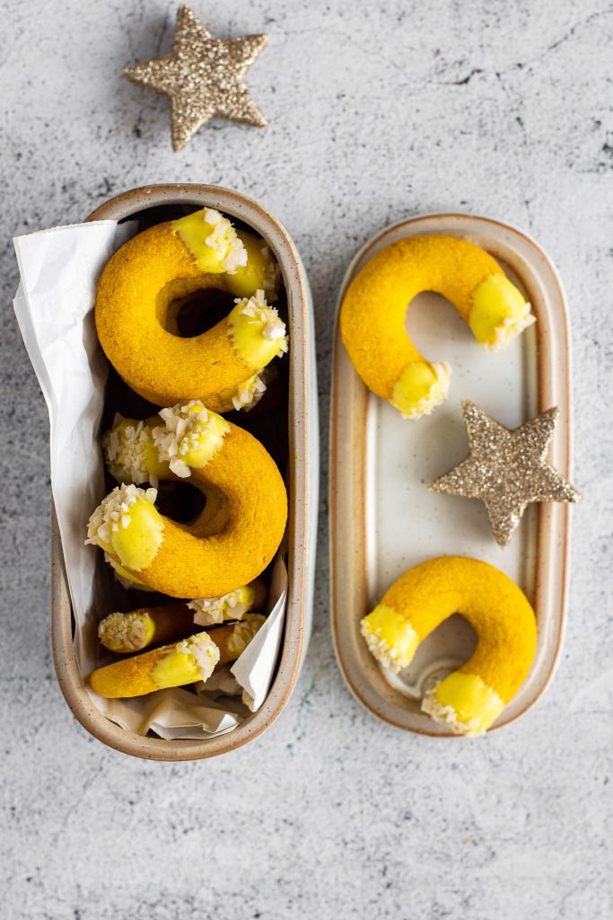 Kipferl com cúrcuma e laranja