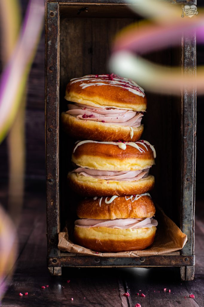 Krapfen com creme de manteiga e geleia