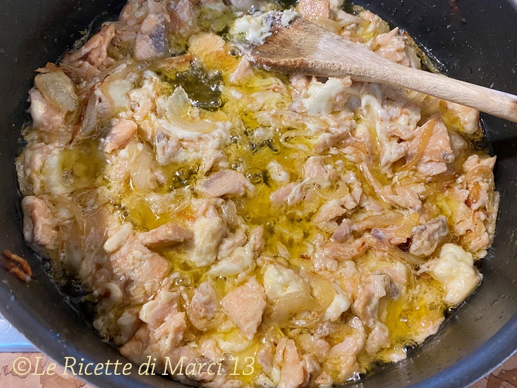 Lasanha com salmão defumado, queijinhos e provolone