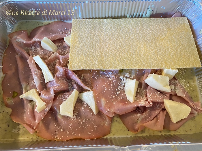 Lasanha de pistache com mortadela e provolone recheio