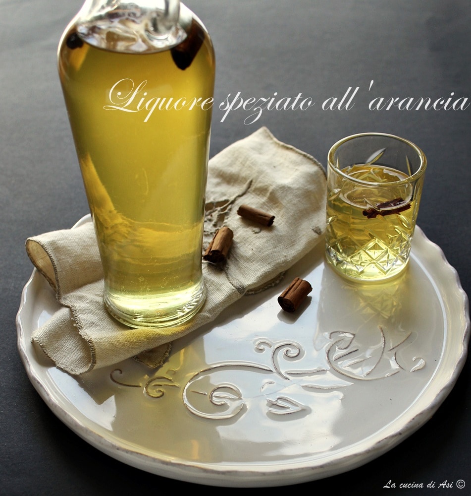 Licor de laranja com especiarias