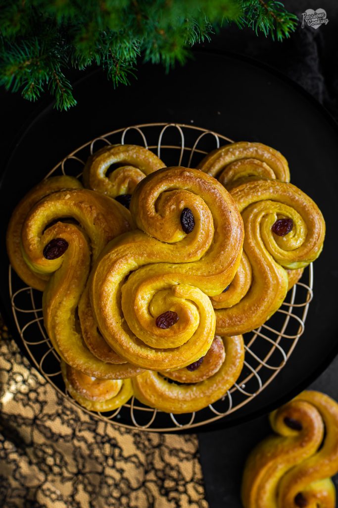 Lussekatter com chocolate branco
