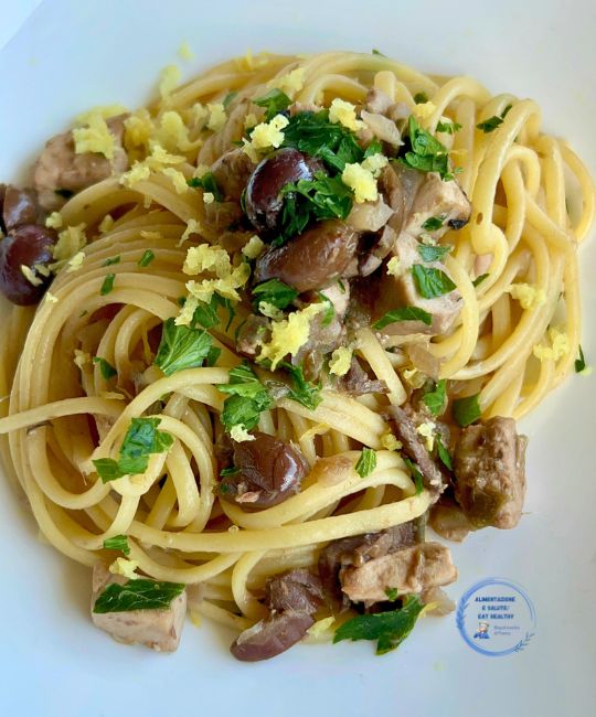 Macarrão com atum fresco: o sabor do mar em 15 minutos, o tempo de cozinhar a massa.