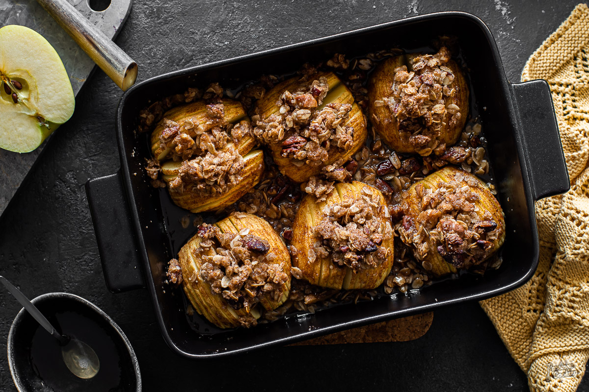 Maçãs Hasselback com Nozes