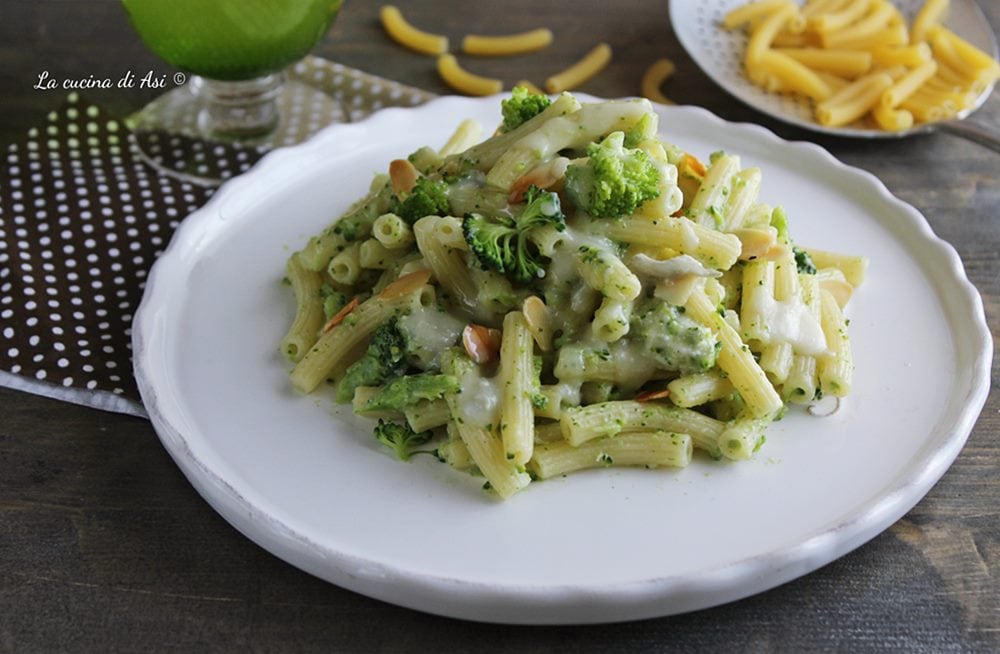 Maccheroncini com gorgonzola e brócolis