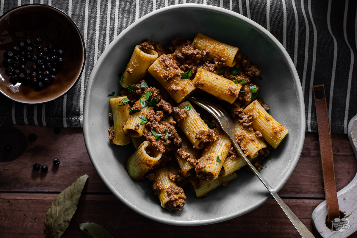 Massa com ragu de veado