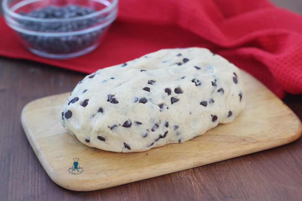 Impasto per biscotti con gocce di cioccolato1