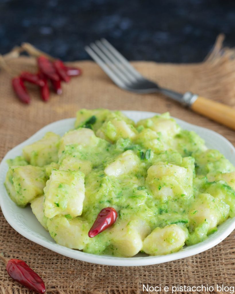 nhoque de ricota com creme de abobrinha