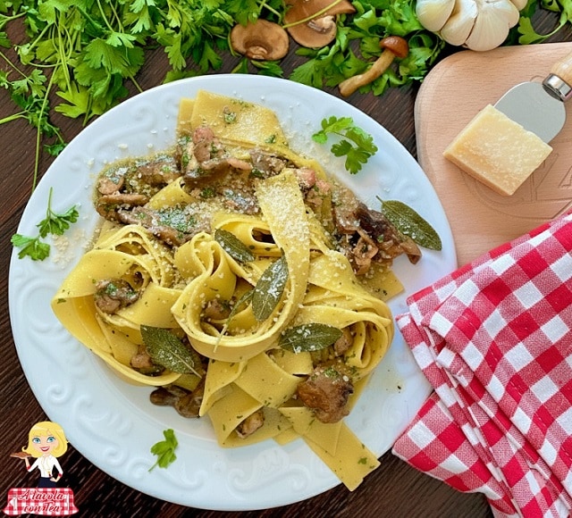 PAPPARDELLE COGUMELOS MANTEIGA E SALVIA