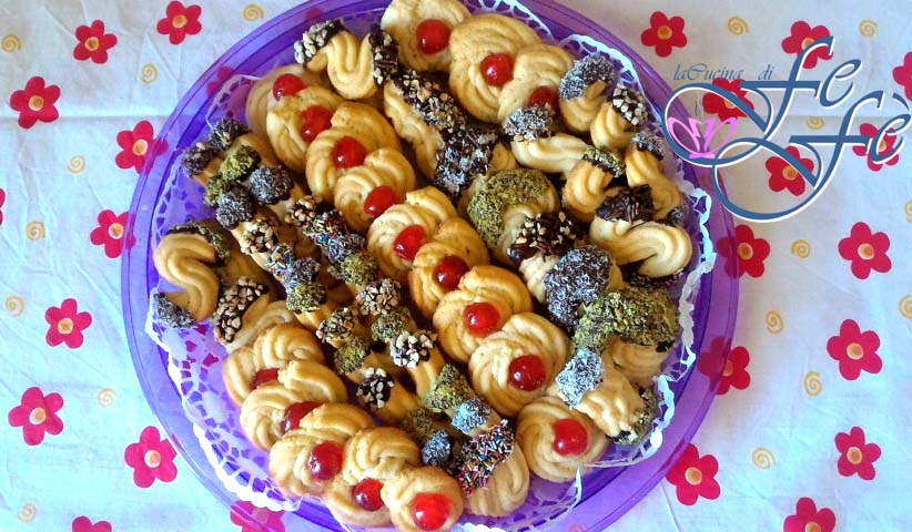 BISCUITINHOS DE CHÁ DE MASSA FROLLA MONTADA