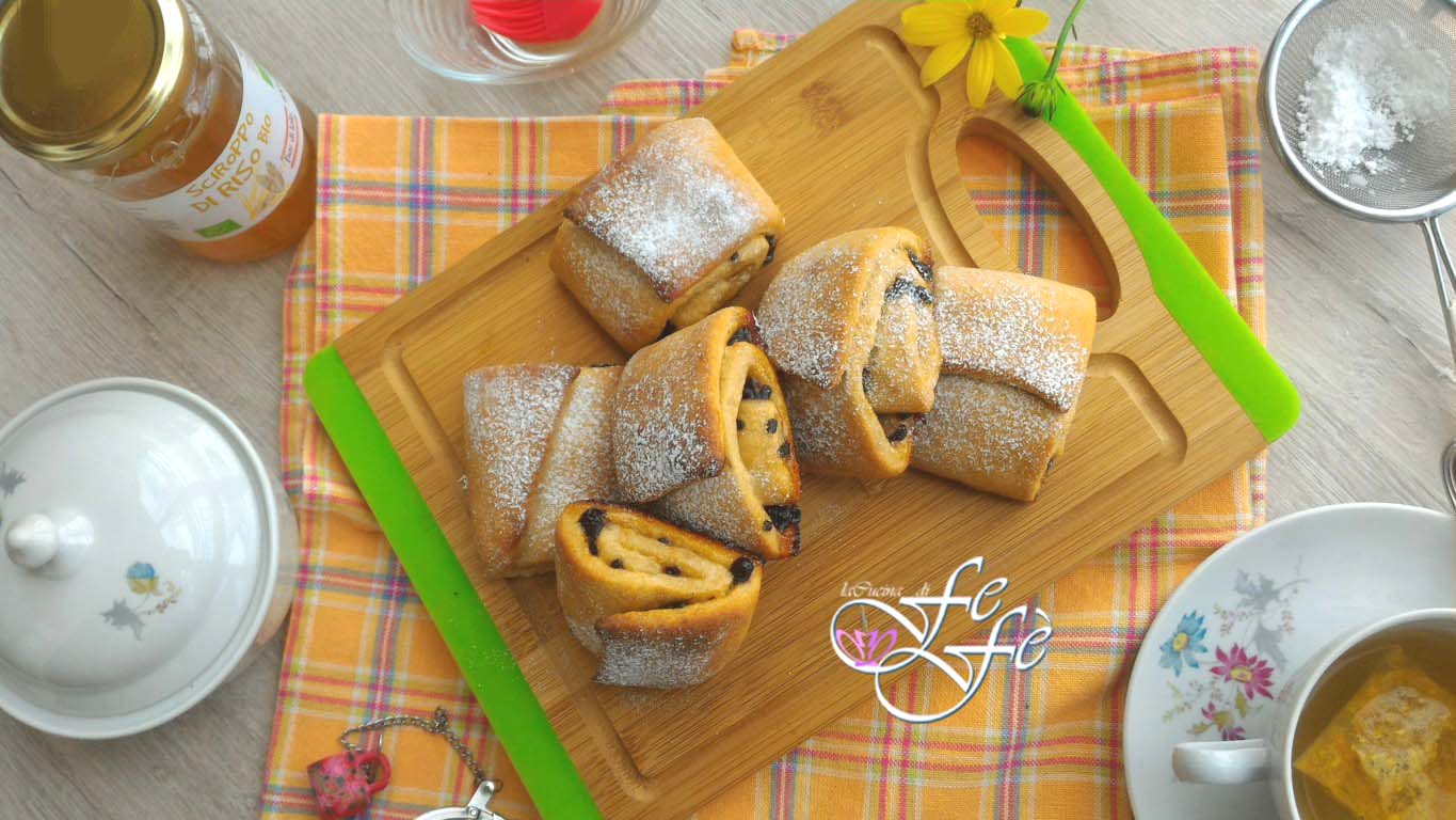 FAGOTES DE MASSA BRIOCHE COM TANGERINA E CHOCOLATE