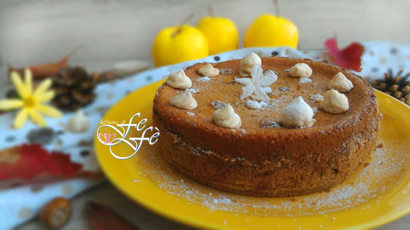 MINI BOLO GLACEADO DE MAÇÃS, AVELÃS E CRÈME FRAÎCHE