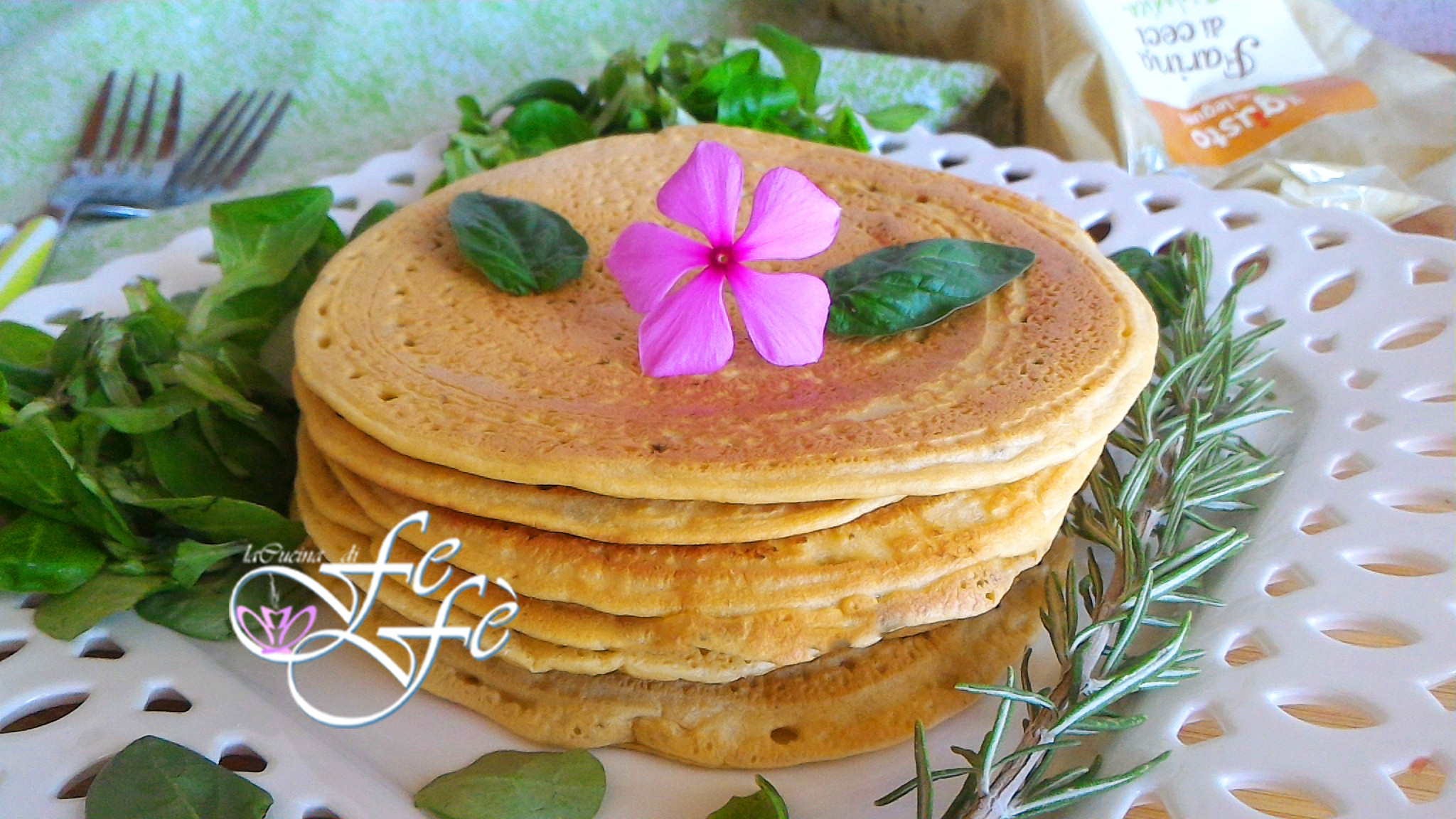 PANQUECAS COM FARINHA DE GRÃO-DE-BICO