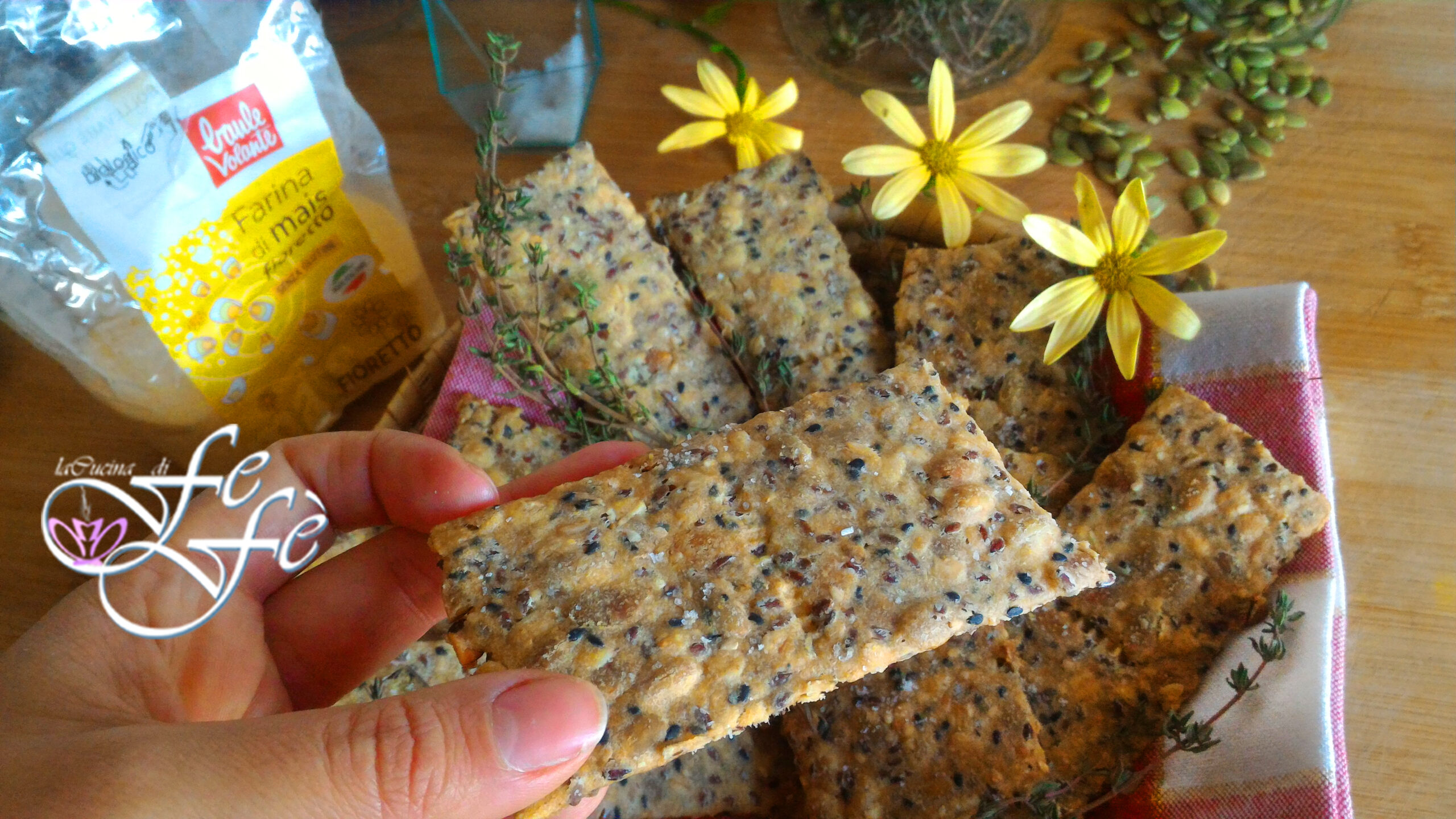 BISCOITOS DE SEMENTES OLEAGINOSAS E TOMILHO