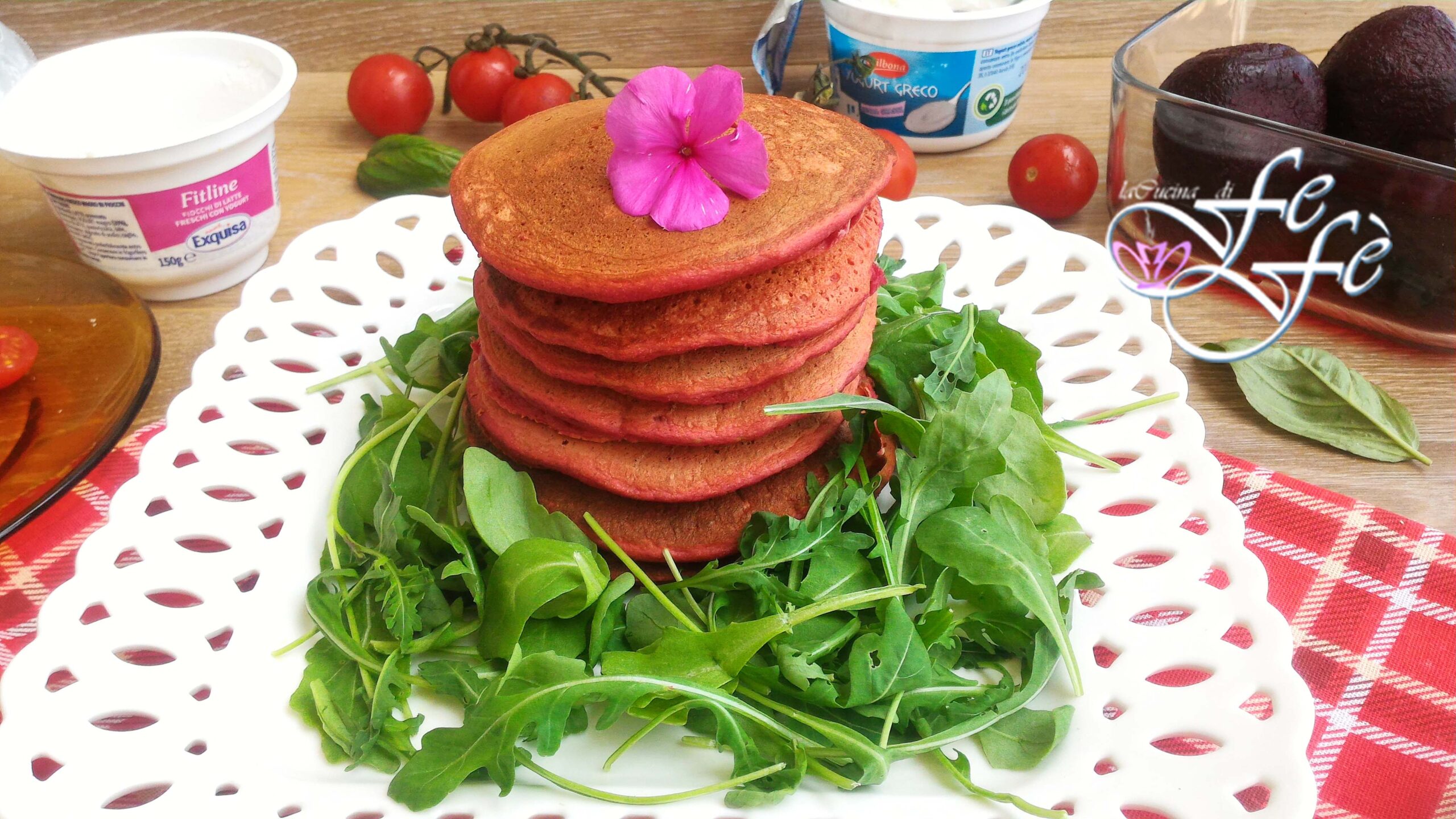PANQUECAS SALGADAS DE CLARAS, IOGURTE GREGO E BETERRABA