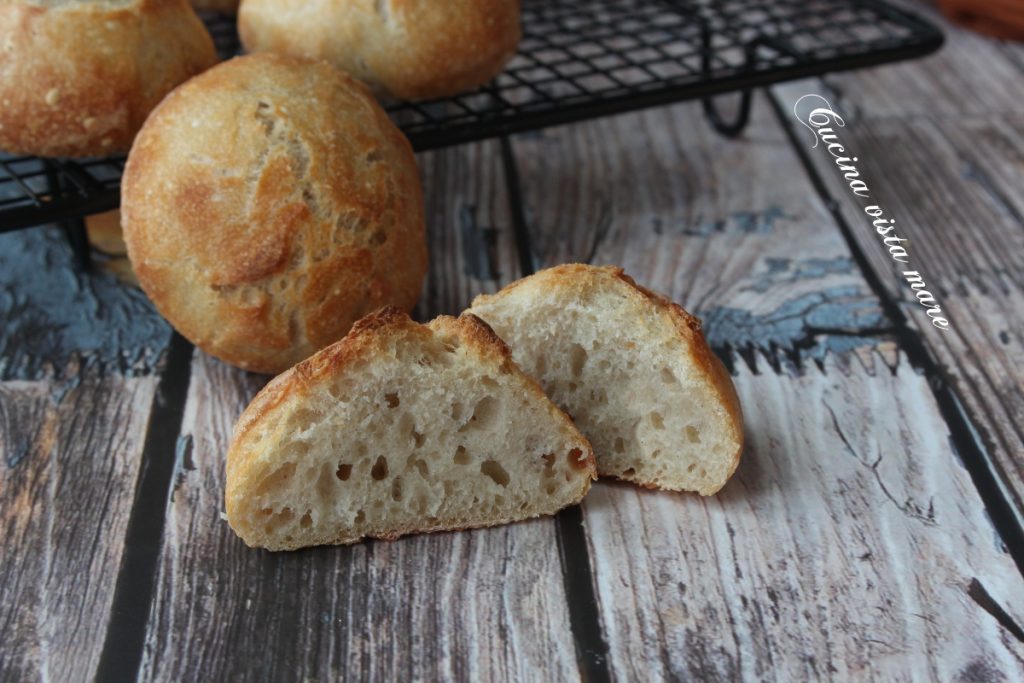 Pãezinhos com fermento natural Cozinha vista mar