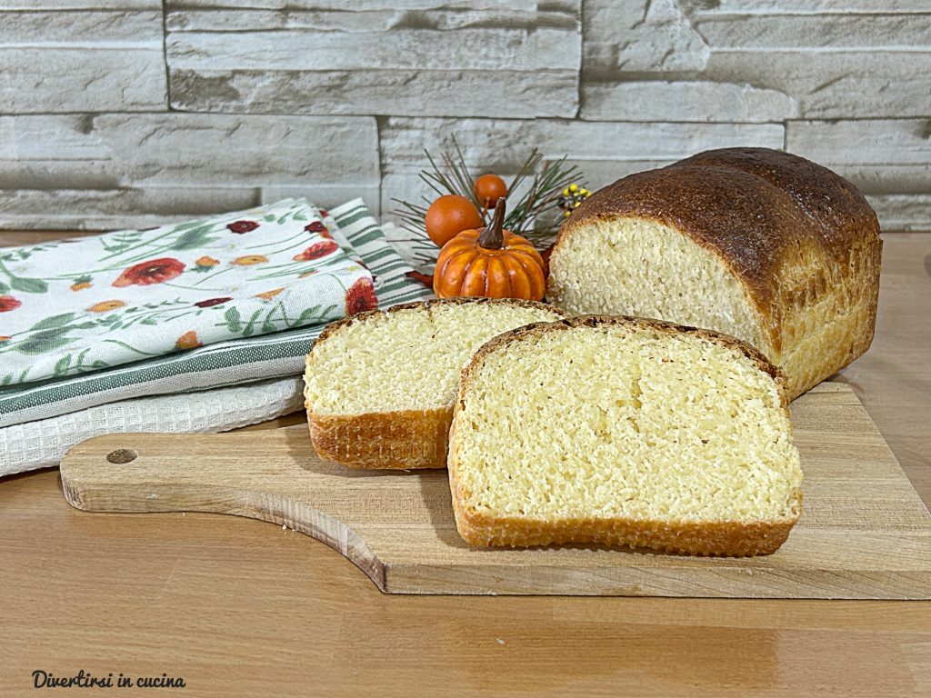 Pão brioche macio sem manteiga cozido na fritadeira a ar.