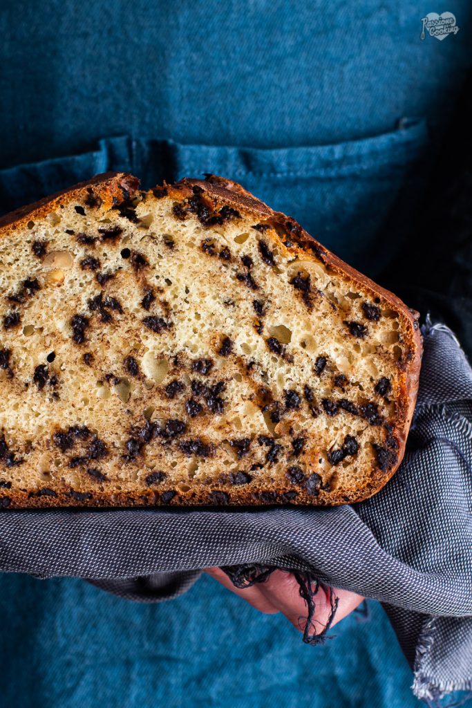 Pão de soda irlandês com chocolate e avelãs