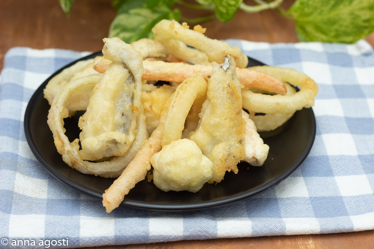 Peixe-galo frito em tempurá com legumes