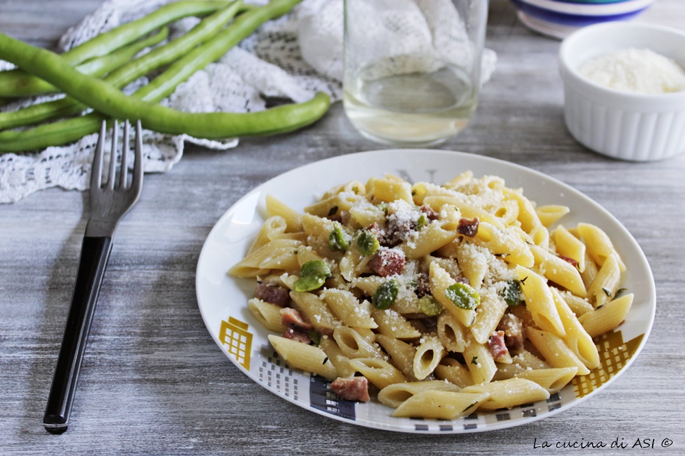 Pennette com favas e bacon