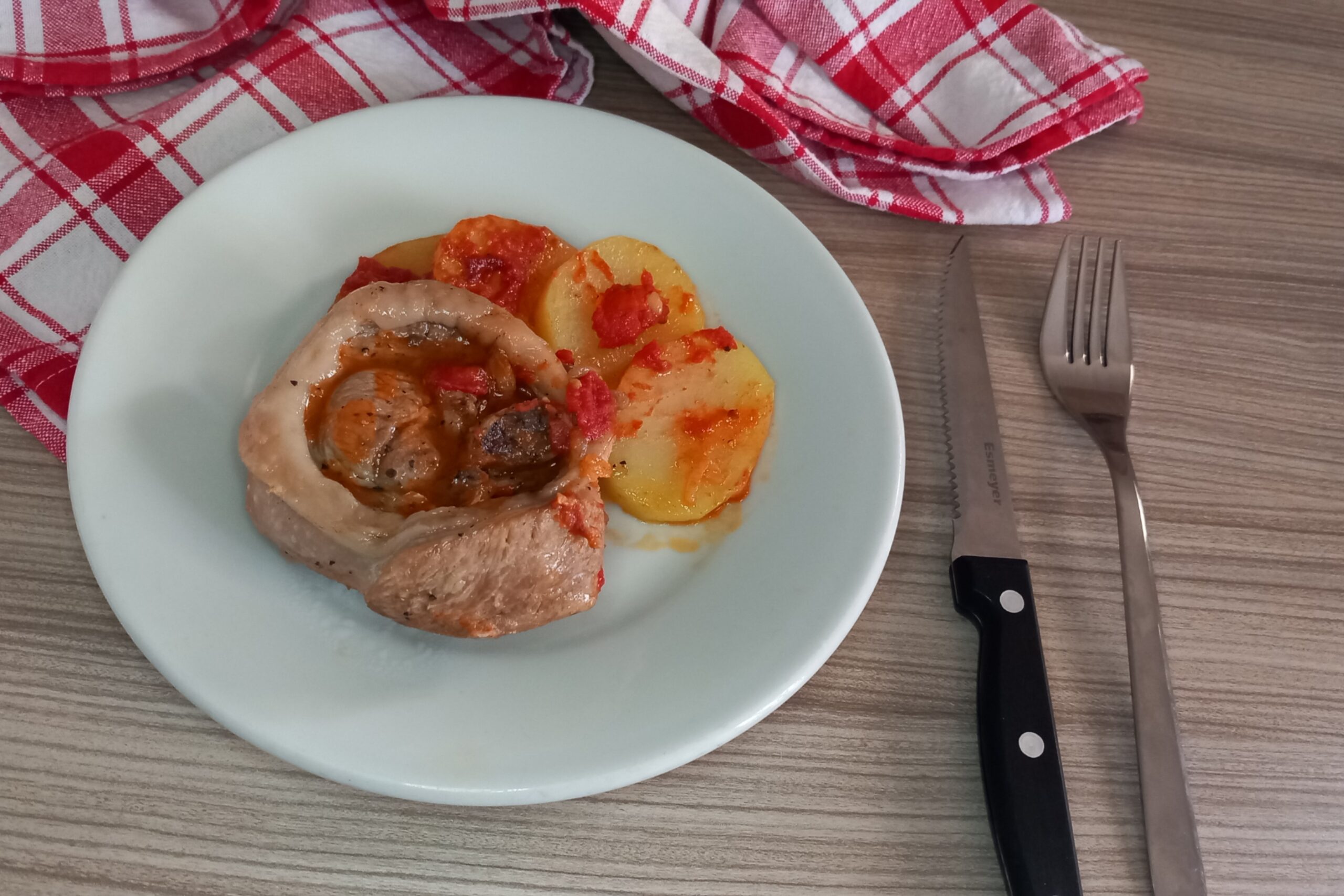 Ossobuco de peru ensopado com batatas