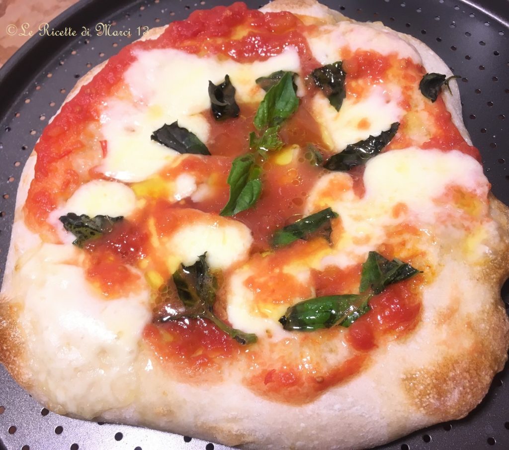 Pizza Margherita no prato