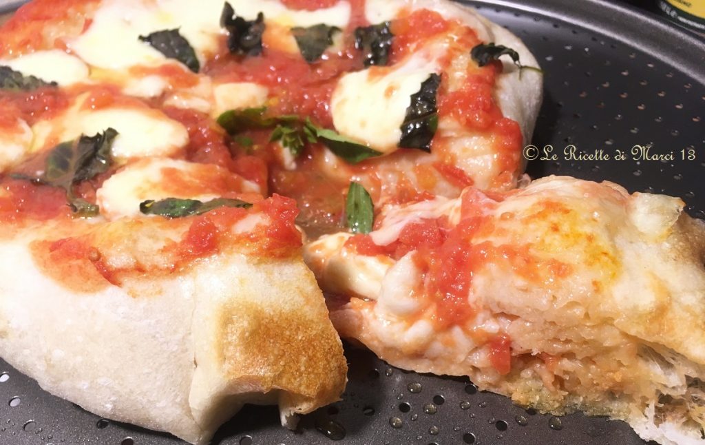 Pizza Margherita no prato