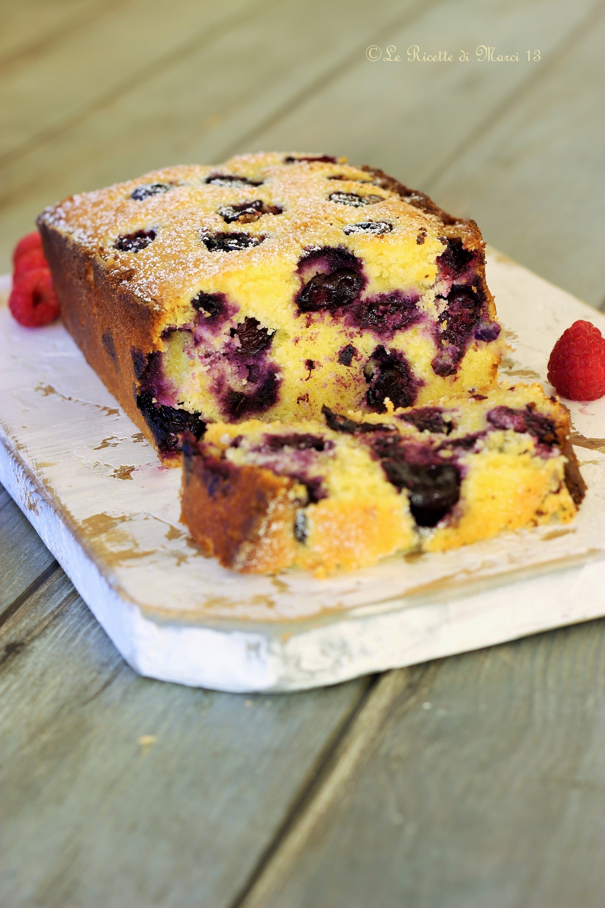 Plumcake de polenta e frutas vermelhas, sem glúten