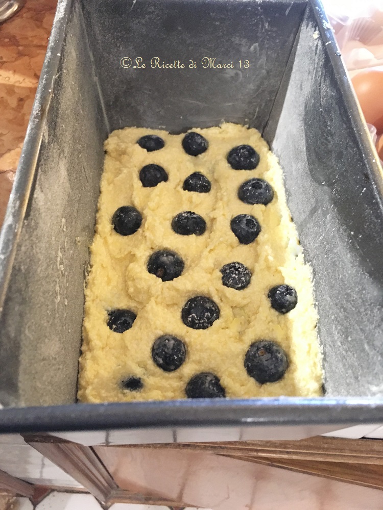 Plumcake de amêndoas e frutas vermelhas