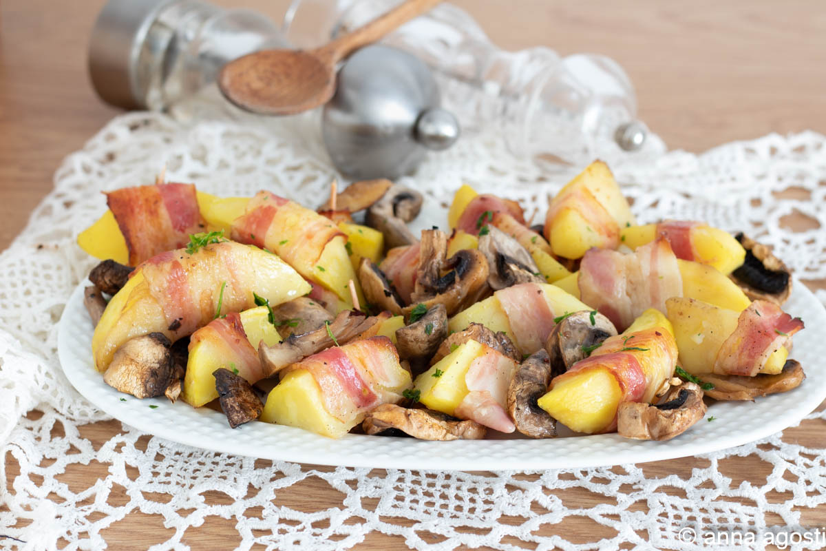 Rolinhos de batata com bacon e cogumelos