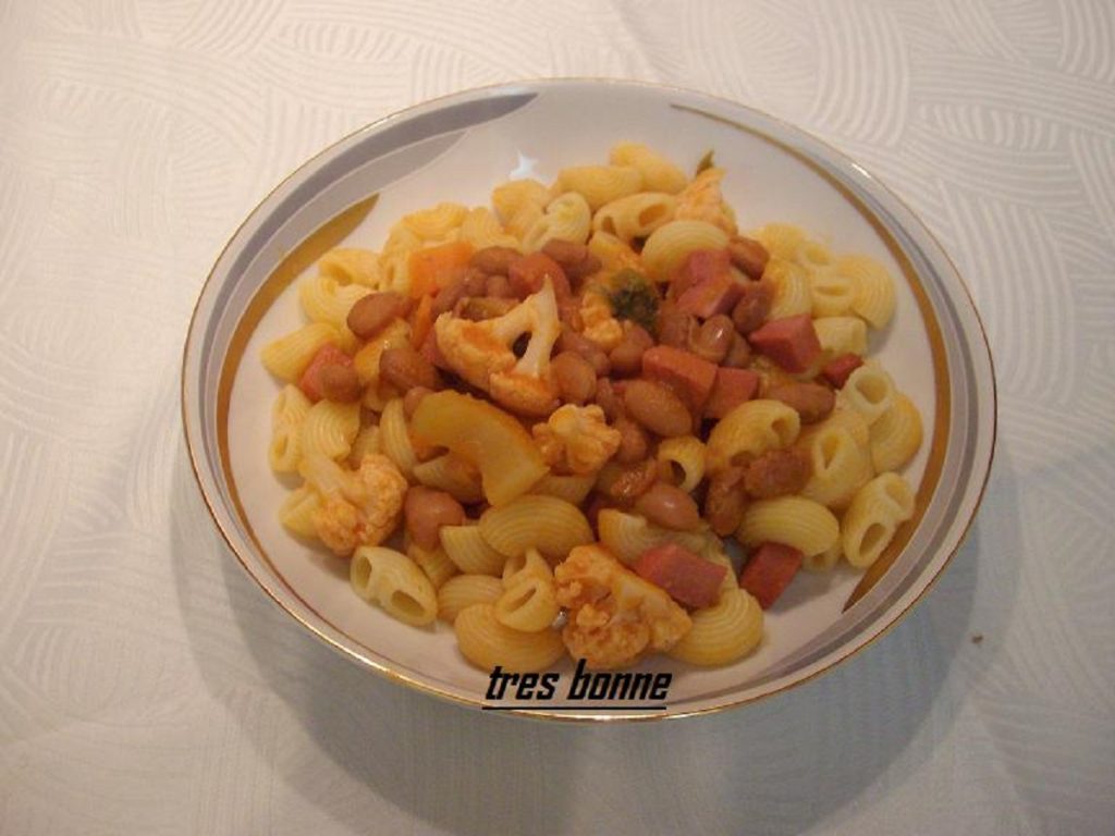 macarrão e feijão borlotti