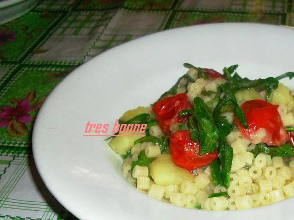Macarrão e Batatas com Rúcula e Tomatinhos