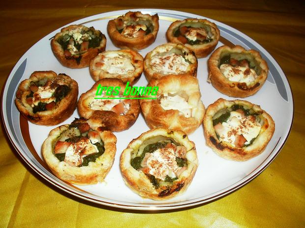 Cestinhas rústicas recheadas com espinafre, queijo e presunto