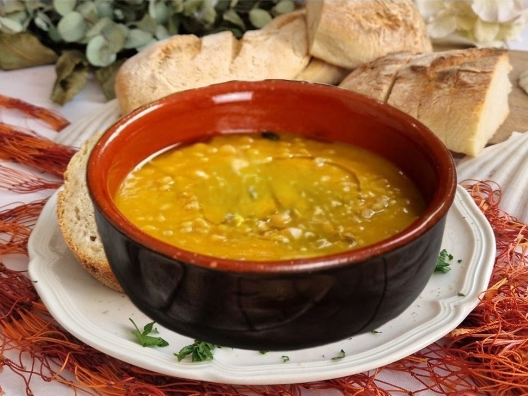 Sopa de outono com grão-de-bico e abóbora