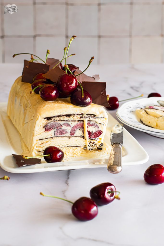 Semifreddo de baunilha com cerejas