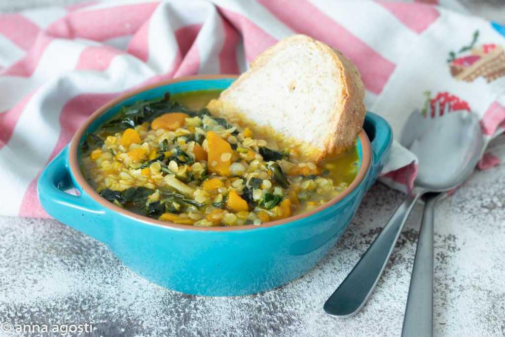 Sopa de lentilha abóbora e couve