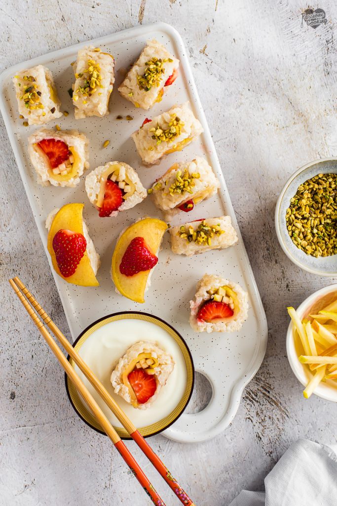 Sushi doce com maçãs