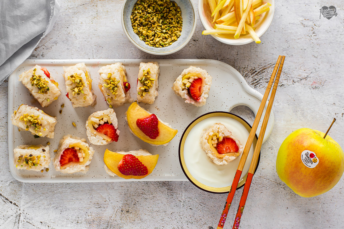 Sushi doce com maçãs