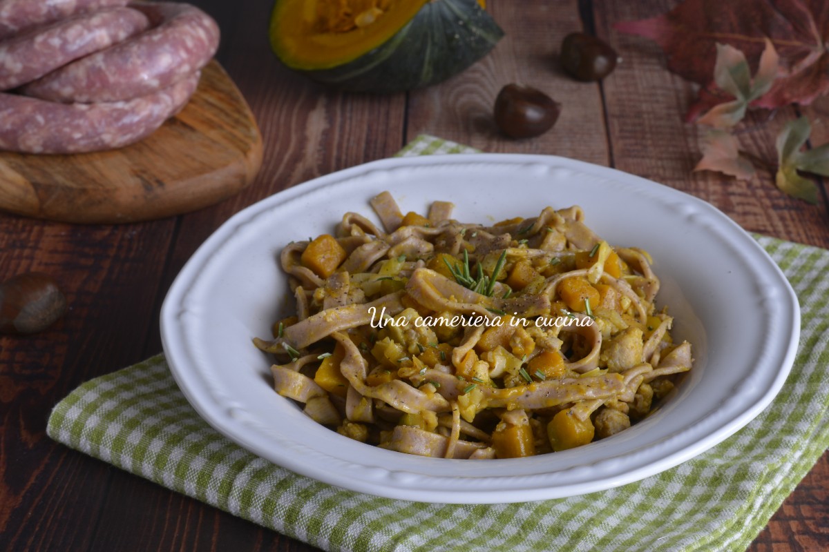 Tagliatelle de castanha com abóbora e linguiça