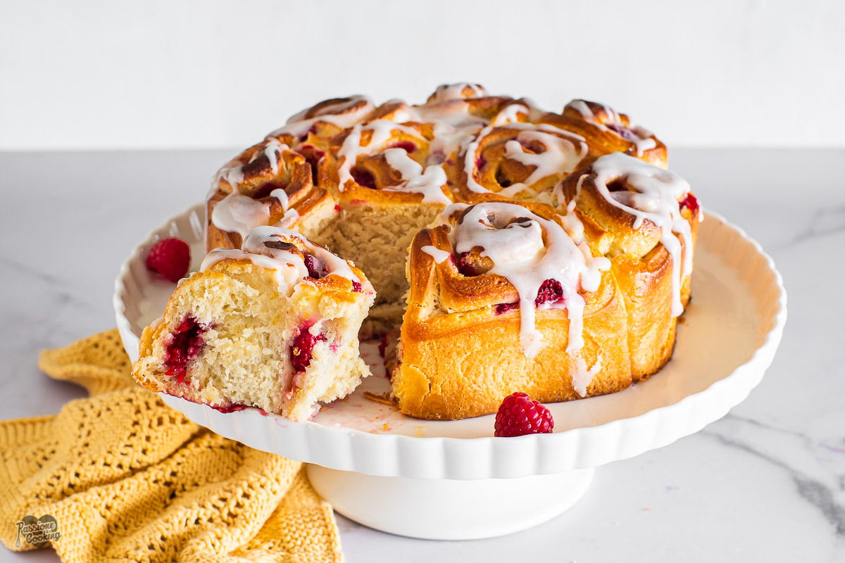 Torta de rosas com framboesas e limão