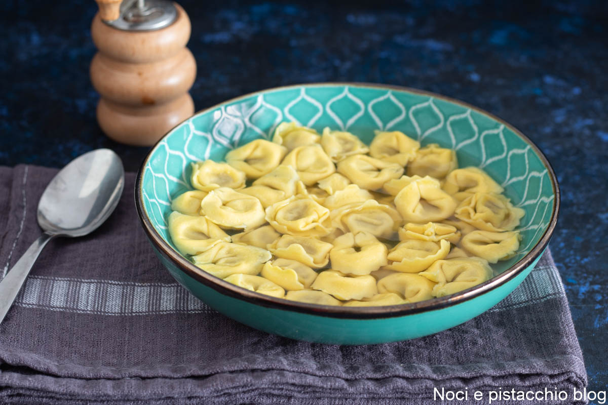 Tortellini em caldo