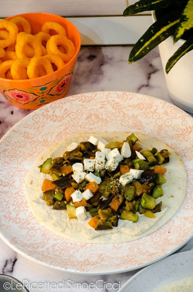 Tortillas com vegetais e queijo de caju