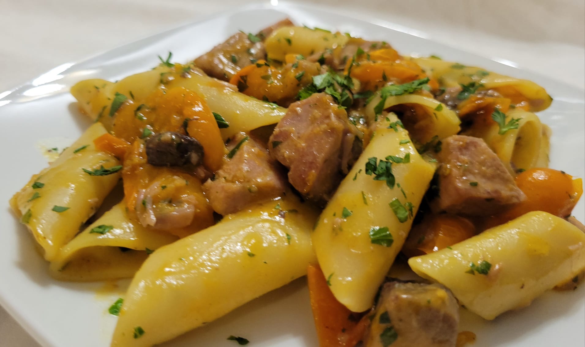 Pennoni com Atum e Tomatinhos Amarelos