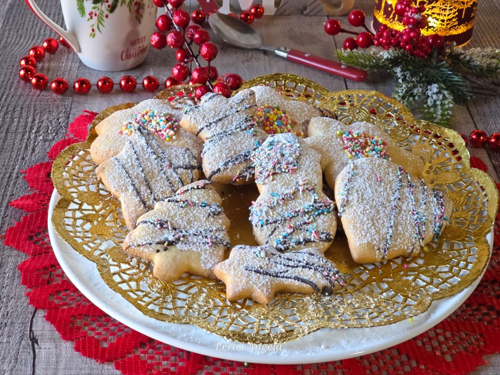 Biscoitos de Natal de Massa Amanteigada com Baunilha