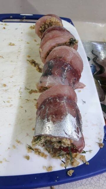 Rolinhos de peixe ao forno com tomatinhos